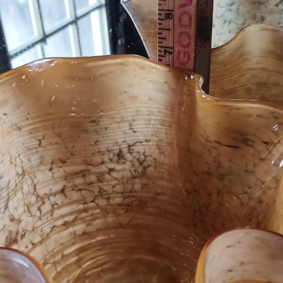 Beautiful Art Glass Hankerchief Bowl - Hand Blown! - Picture 5 of 6